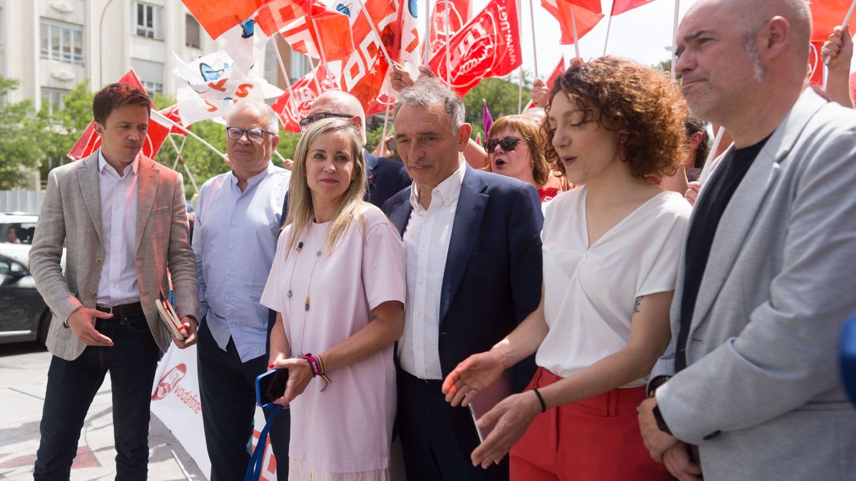 Cientos de empleados de Vodafone protestan contra un ERE sobre el 40% de la plantilla