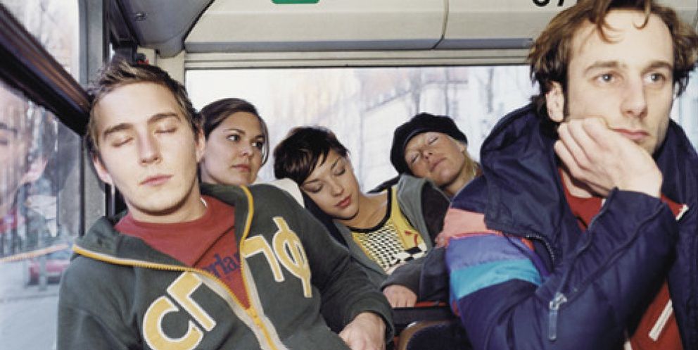 Foto: Si viajas en bus evita sentarte junto a un desconocido: la gente creerá que estás loco