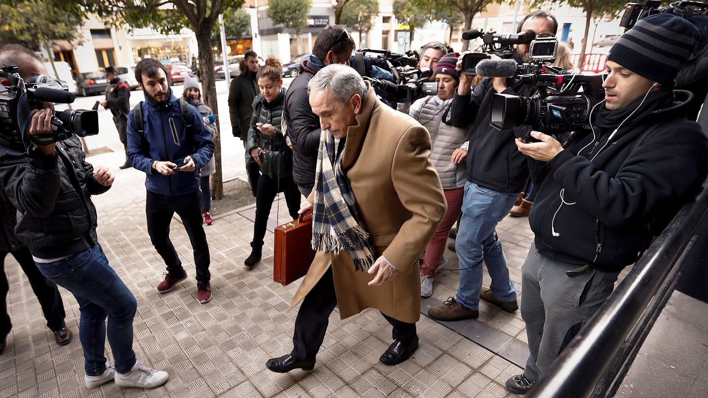 El abogado de la joven madrileña que denunció haber sufrido la violación, Carlos Bacaicoa. (EFE)
