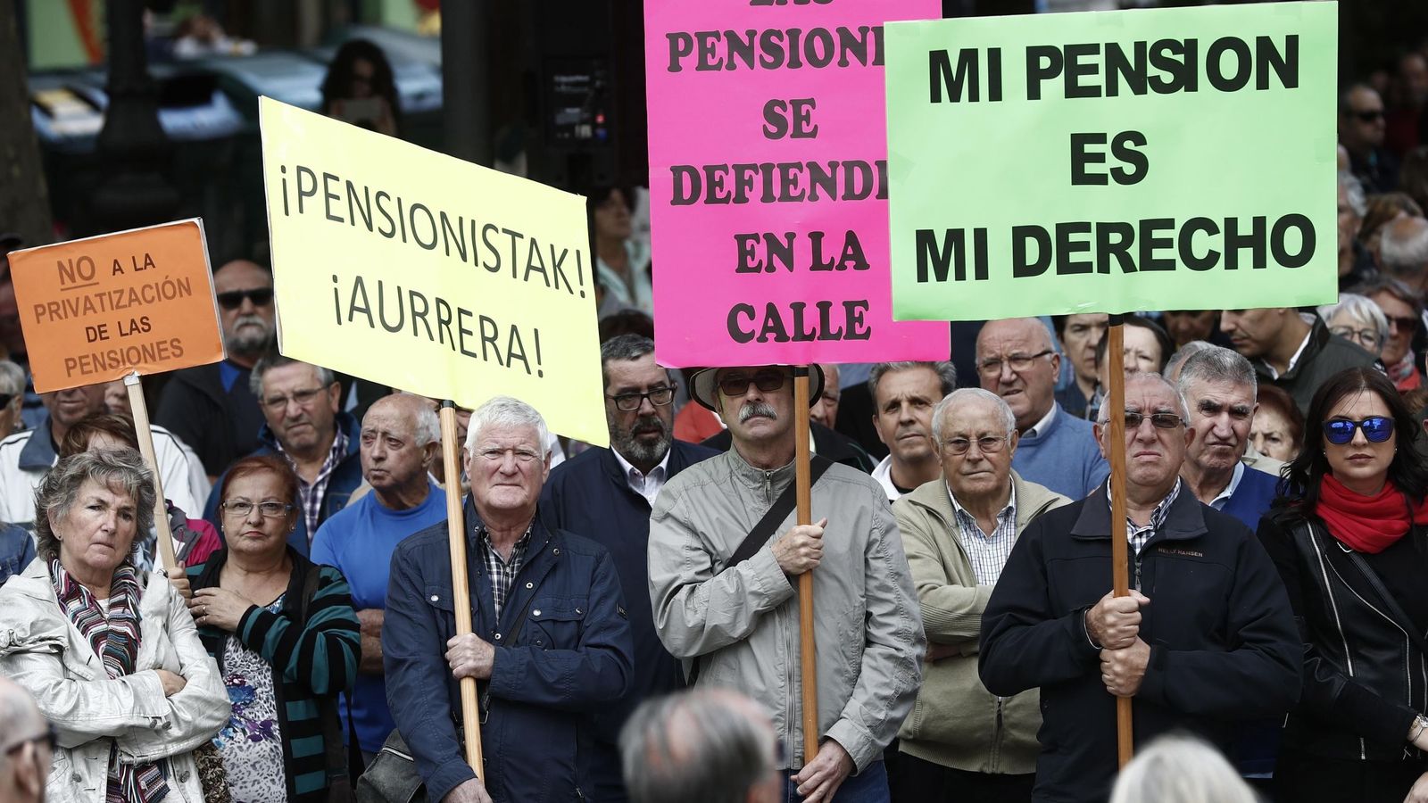 Foto: Jubilados y pensionistas salen a la calle en favor del sistema público de pensiones. (EFE)