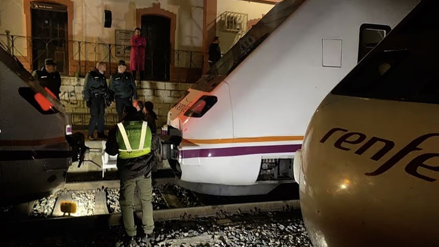 Trenes accidentados en Málaga. (EFE)