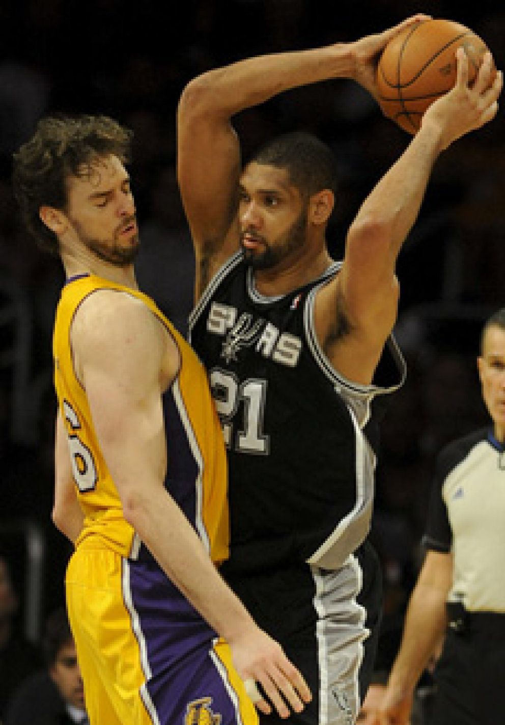 Foto: Un palmeo sobre la bocina tumba a los Lakers ante los Spurs