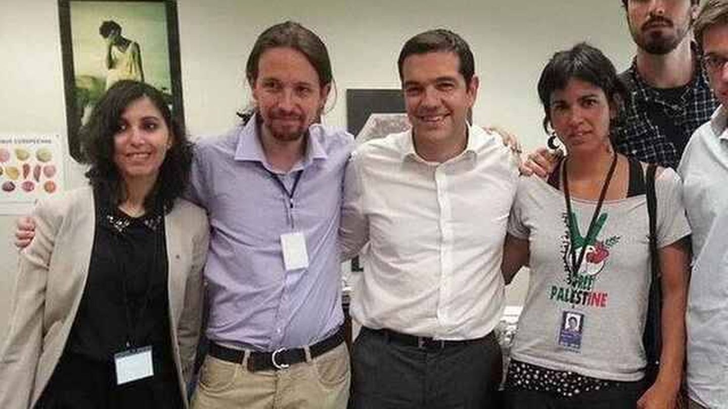 Dina junto a Pablo Iglesias y algunos de los líderes más importantes de los inicios de Podemos. (Cedida)