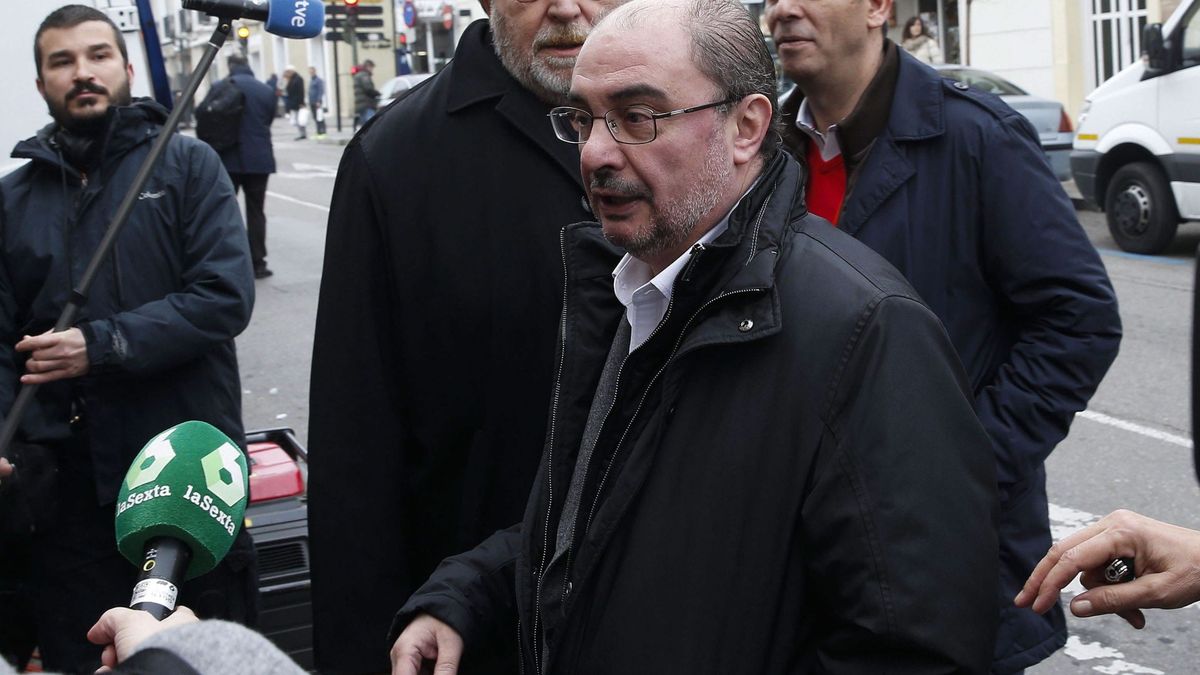 Los barones chocan con Ferraz y el PSC sobre el trato al castellano en Cataluña