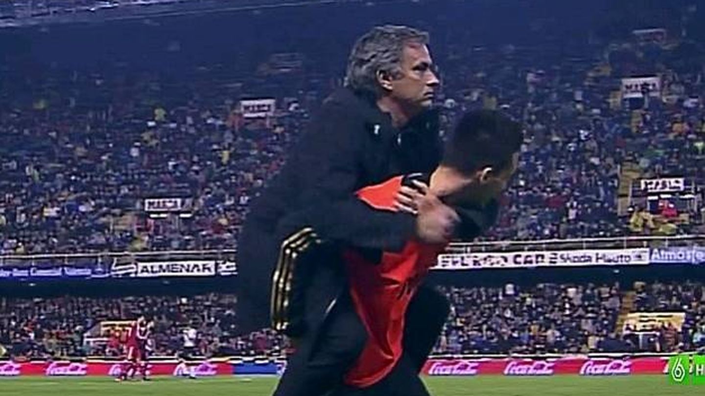 Mourinho y Callejón, en una celebración tras un gol del Madrid. (LaSexta)