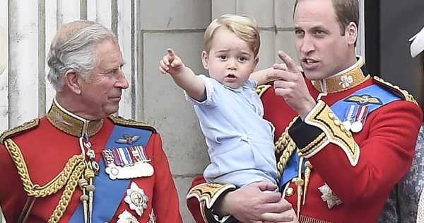 Foto: El príncipe Carlos con su hijio Guillermo y su nieto George, los tres primeros en la línea de sucesión al trono. (EFE)