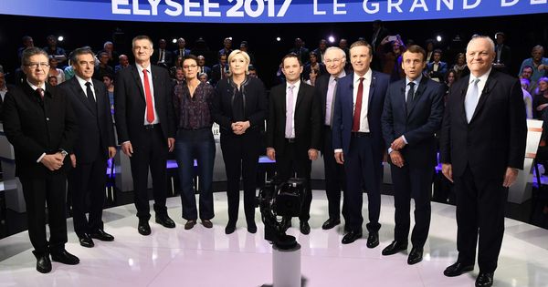 Foto:  Los candidatos a las elecciones presidenciales francesas posan antes de un debate electoral. (Reuters)