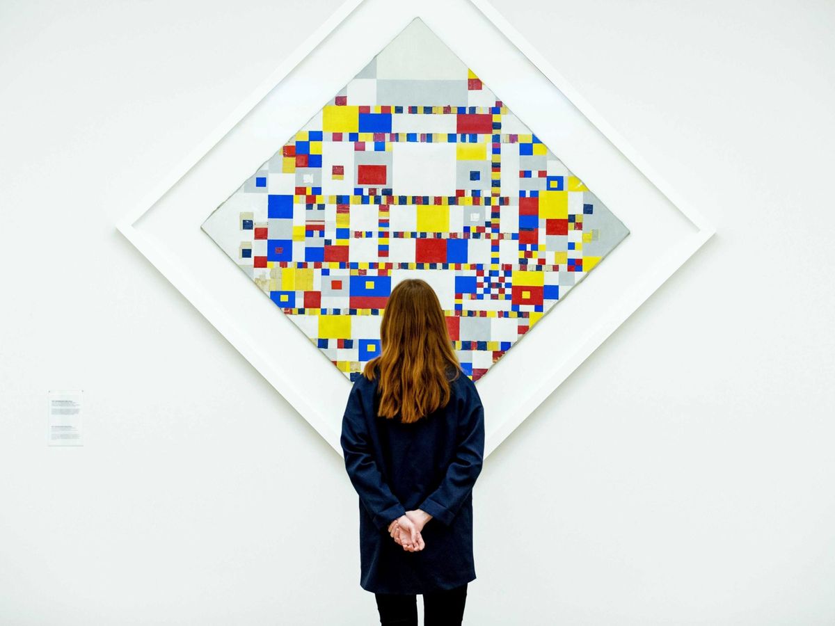 Foto: Exposición de Piet Mondrian en La Haya. (EFE/Robin Van Lonkhuijsen)