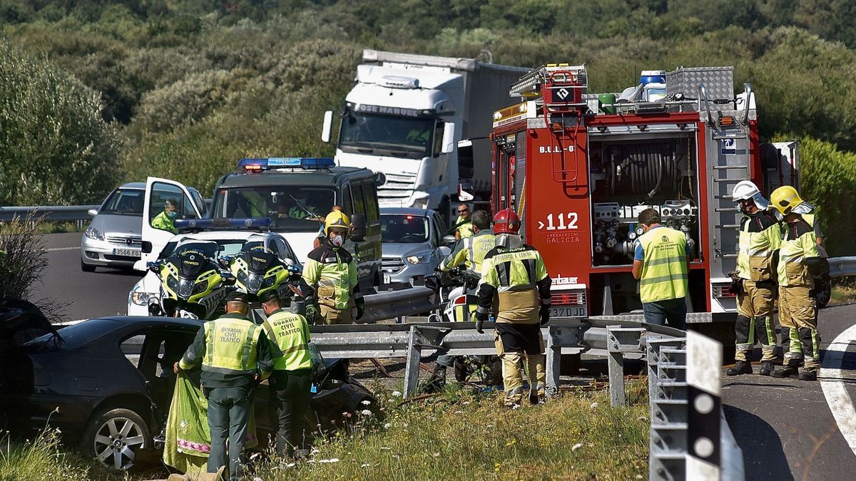 Una colisión entre dos coches en Ribeira (A Coruña) se salda con cuatro personas heridas
