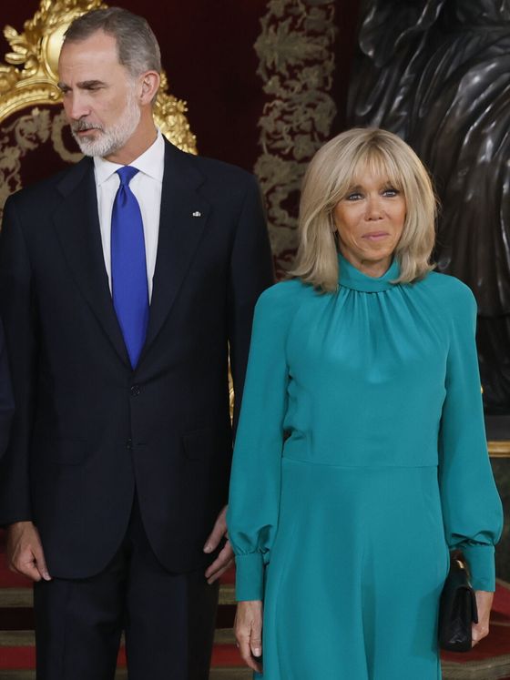 El Rey con Brigitte Macron. (Efe/Juanjo Martín)