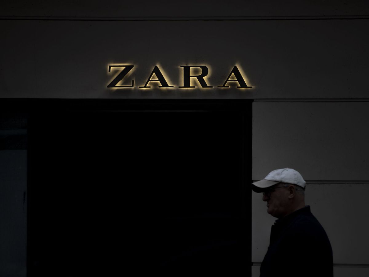 Foto: Exterior de una tienda de Zara. (EFE/Cabalar)