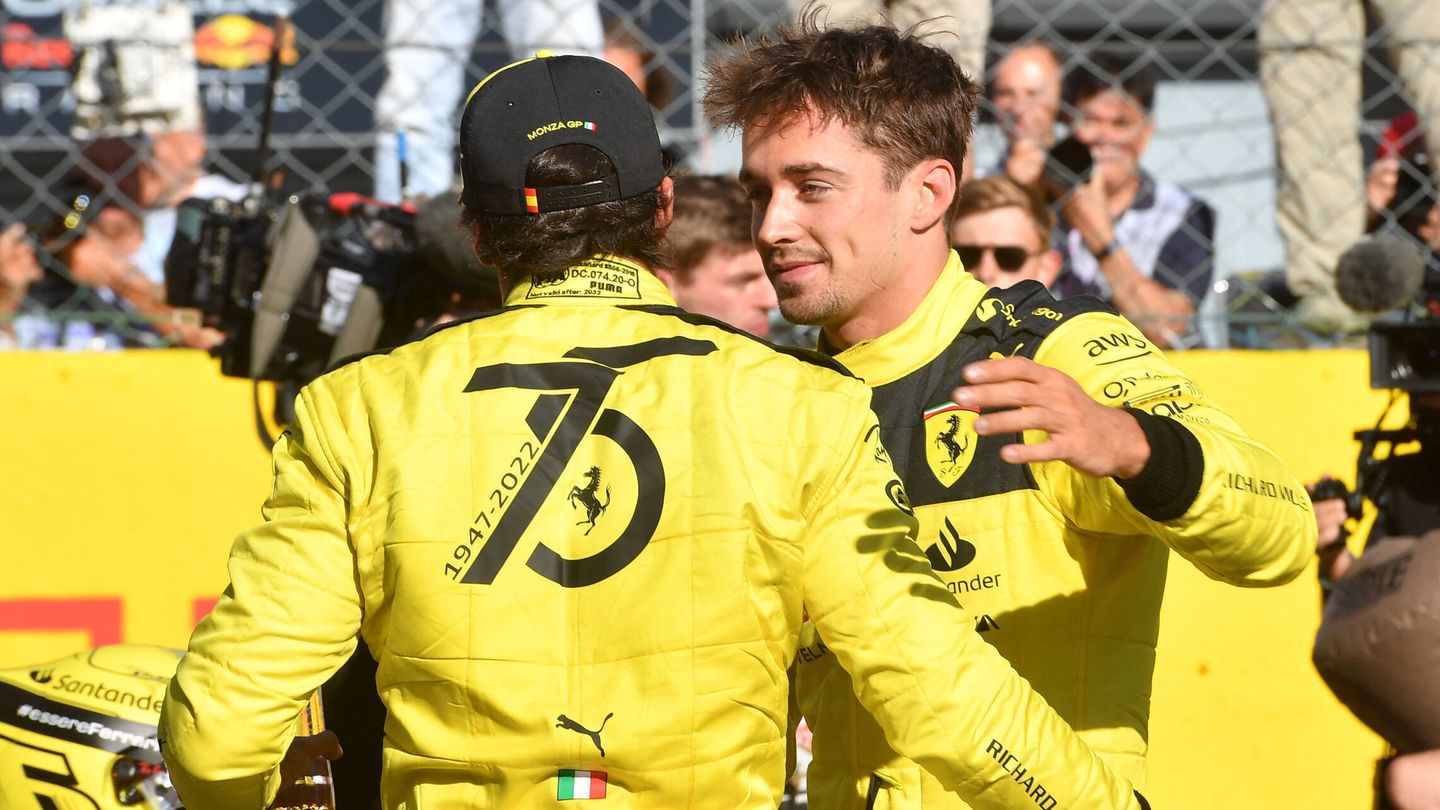 Leclerc saluda a Sainz tras la carrera. (Reuters/Jennifer Lorenzini)