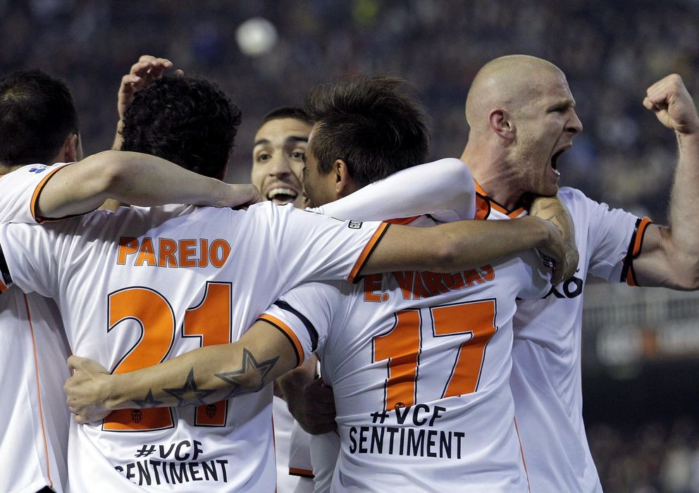 Foto: Jugadores del Valencia celebrando un gol (EFE)