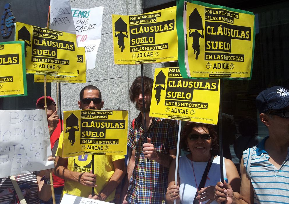 Foto: Protesta contra las cláusulas suelo de las hipotecas. (Efe)