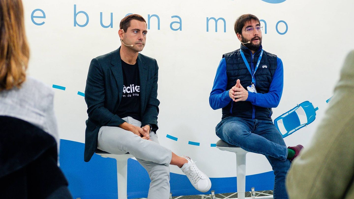 A la izquierda, Pablo Fernández junto al también fundador de Clicars Carlos Rivera. 