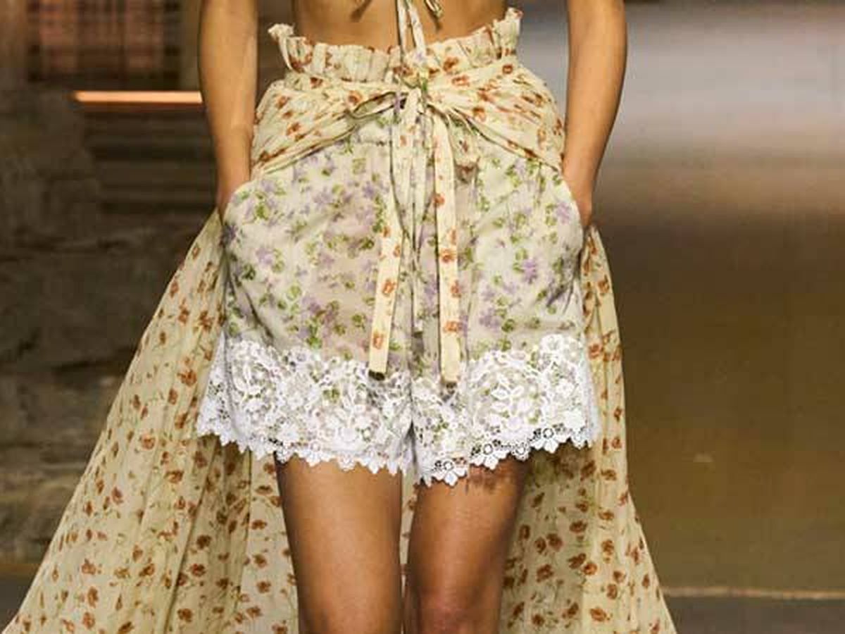 Foto: Detalle del desfile de Dior, con shorts lenceros de flores. (Launchmetrics Spotlight)