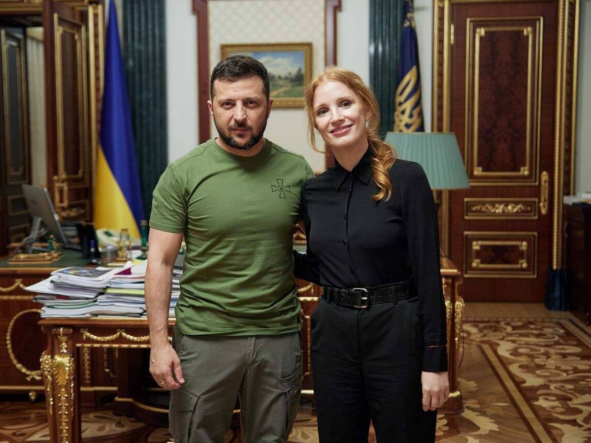 Foto: Zelenski se reúne en Kiev con la actriz Jessica Chastain. (Cordon Press)