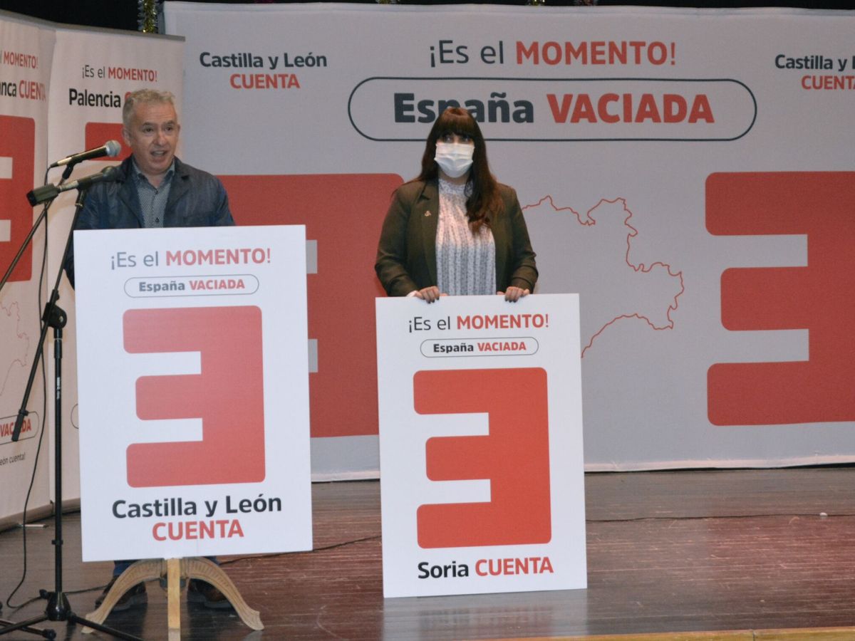 Foto: Ángel Ceña y Vanessa García, los candidatos de Soria ¡Ya!. (EFE/Almudena Álvarez)