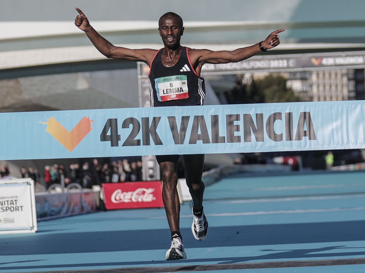 Foto: El Maratón de Valencia cada vez se apoya más en los ingresos por patrocinio. (EFE/Biel Aliño)