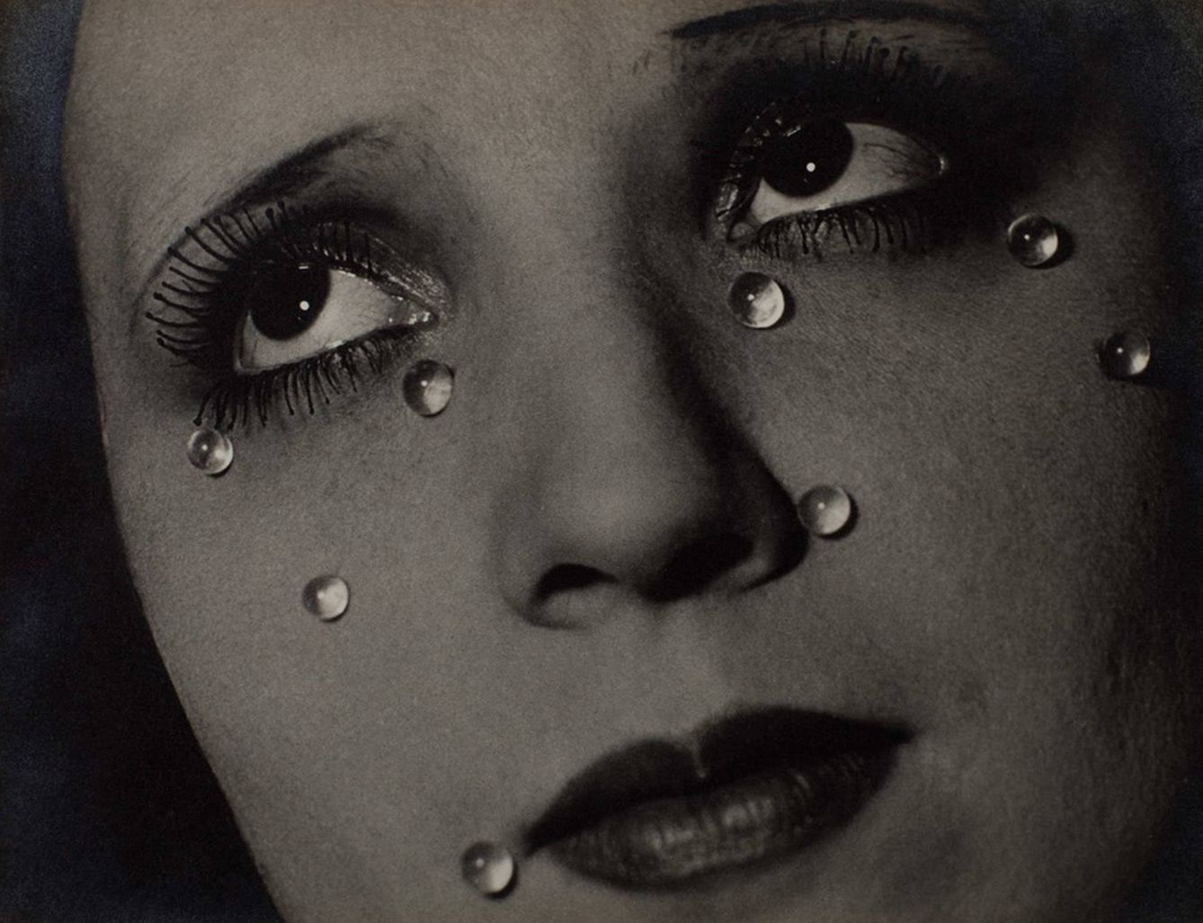 Glass Tears (1932), de Man Ray. 