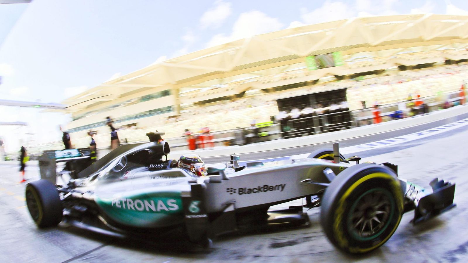 Foto: Lewis Hamilton y Nico Rosberg lucharán por la última 'pole' del año (Efe)
