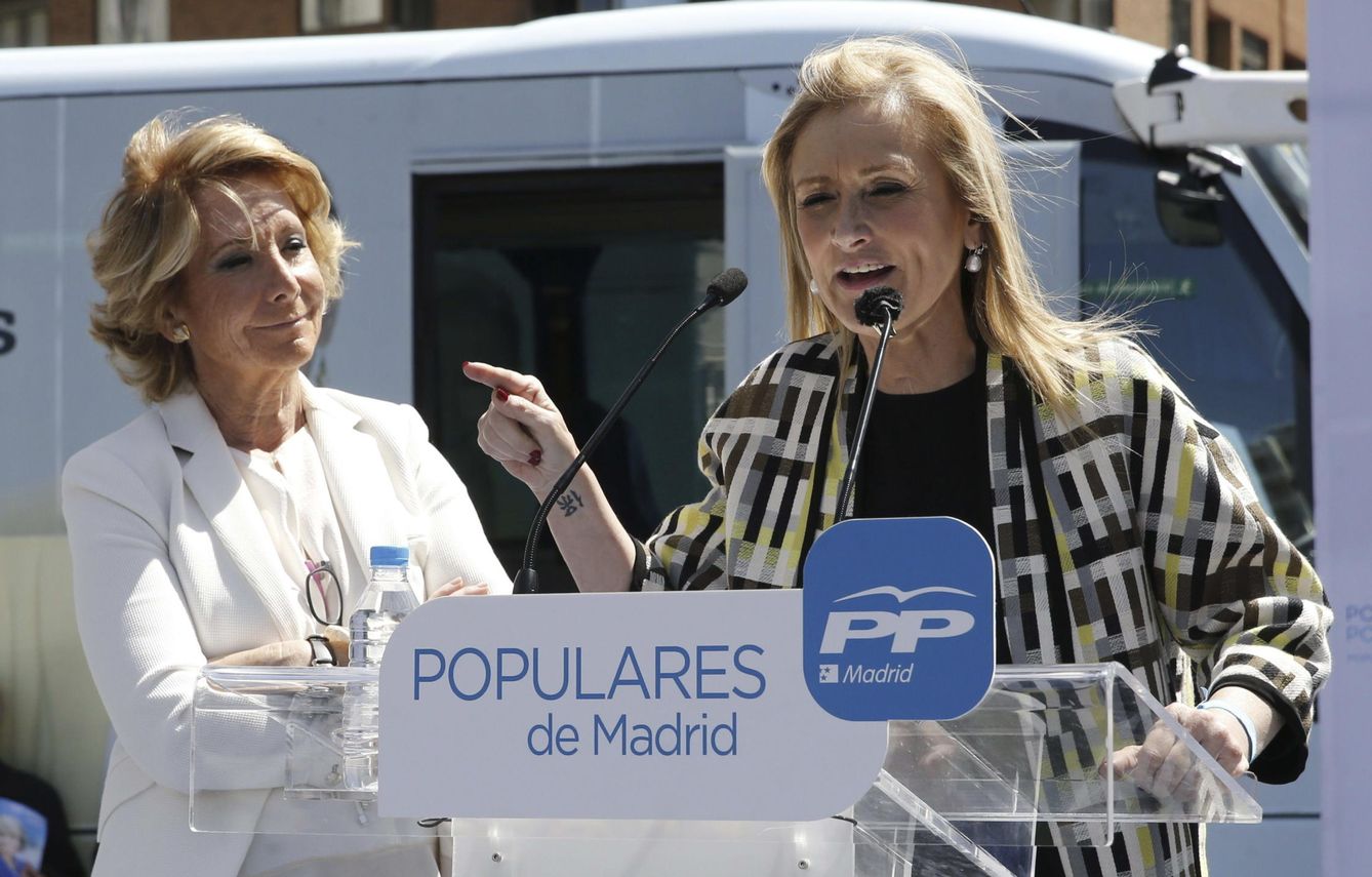 Esperanza Aguirre y Cristina Cifuentes durante la campaña electoral. (EFE)