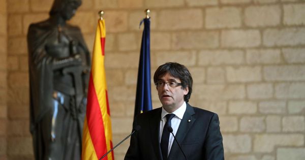 Foto: El presidente de la Generalitat, Carles Puigdemont, durante la comparecencia en el Palau. (EFE)