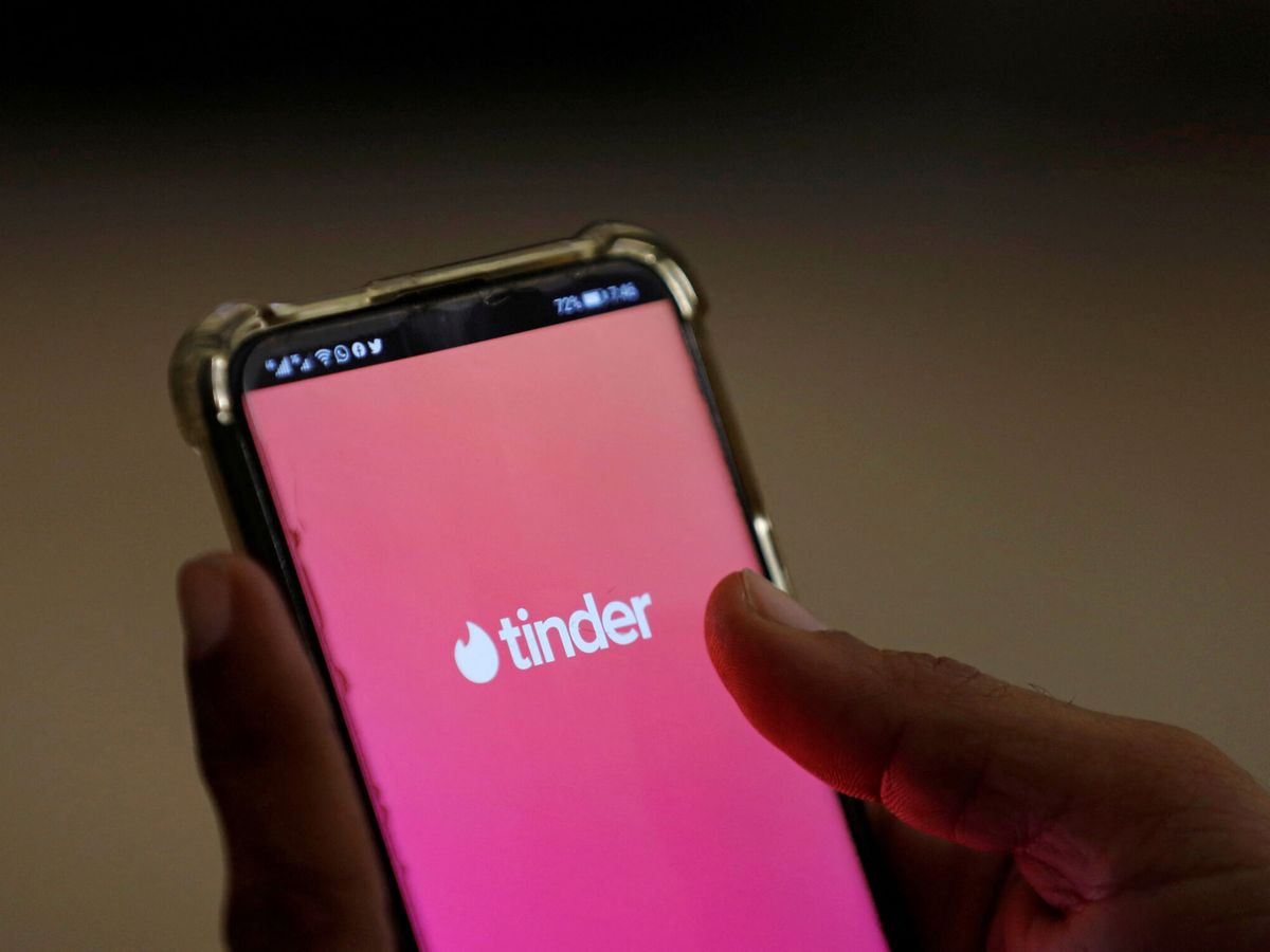Foto: La nueva actualización de Tinder esconde una función muy interesante (Reuters/Akhtar Soomro Illustration)