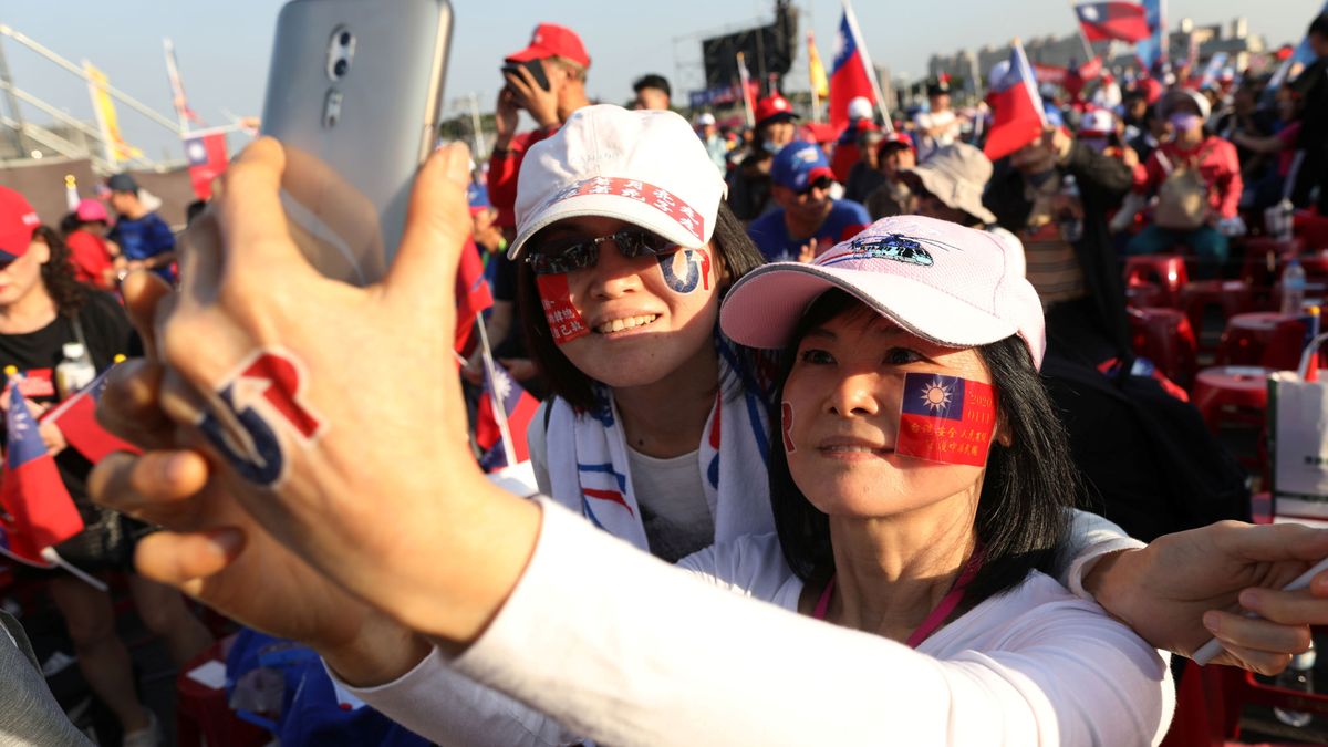 Taiwán celebra elecciones asfixiado por el cada vez más estrecho abrazo de China