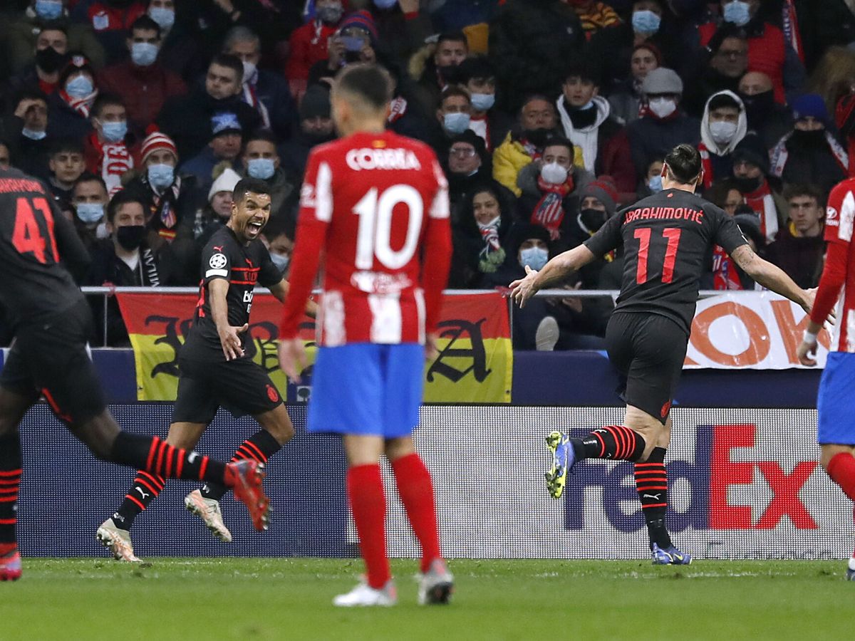 Foto: Los jugadores rojiblancos, hundidos tras el gol del Milan. (Reuters/Susana Vera)