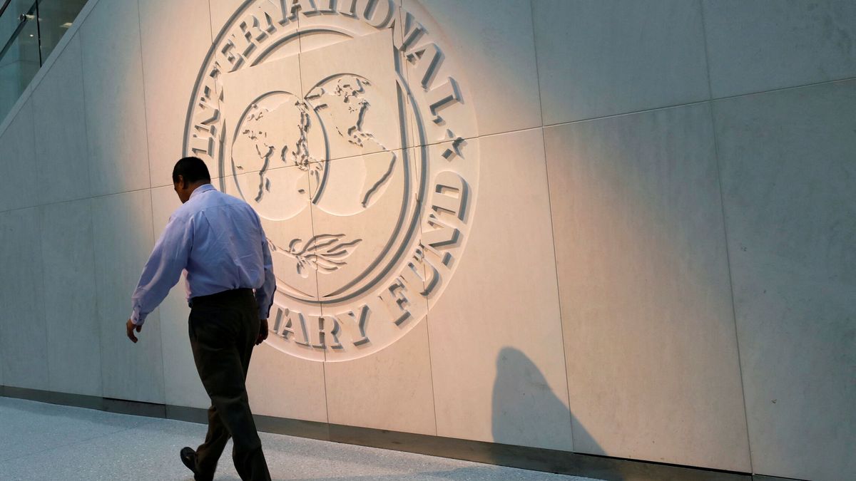 El primer gran estudio del FMI sobre la IA alerta de los riesgos sobre los salarios