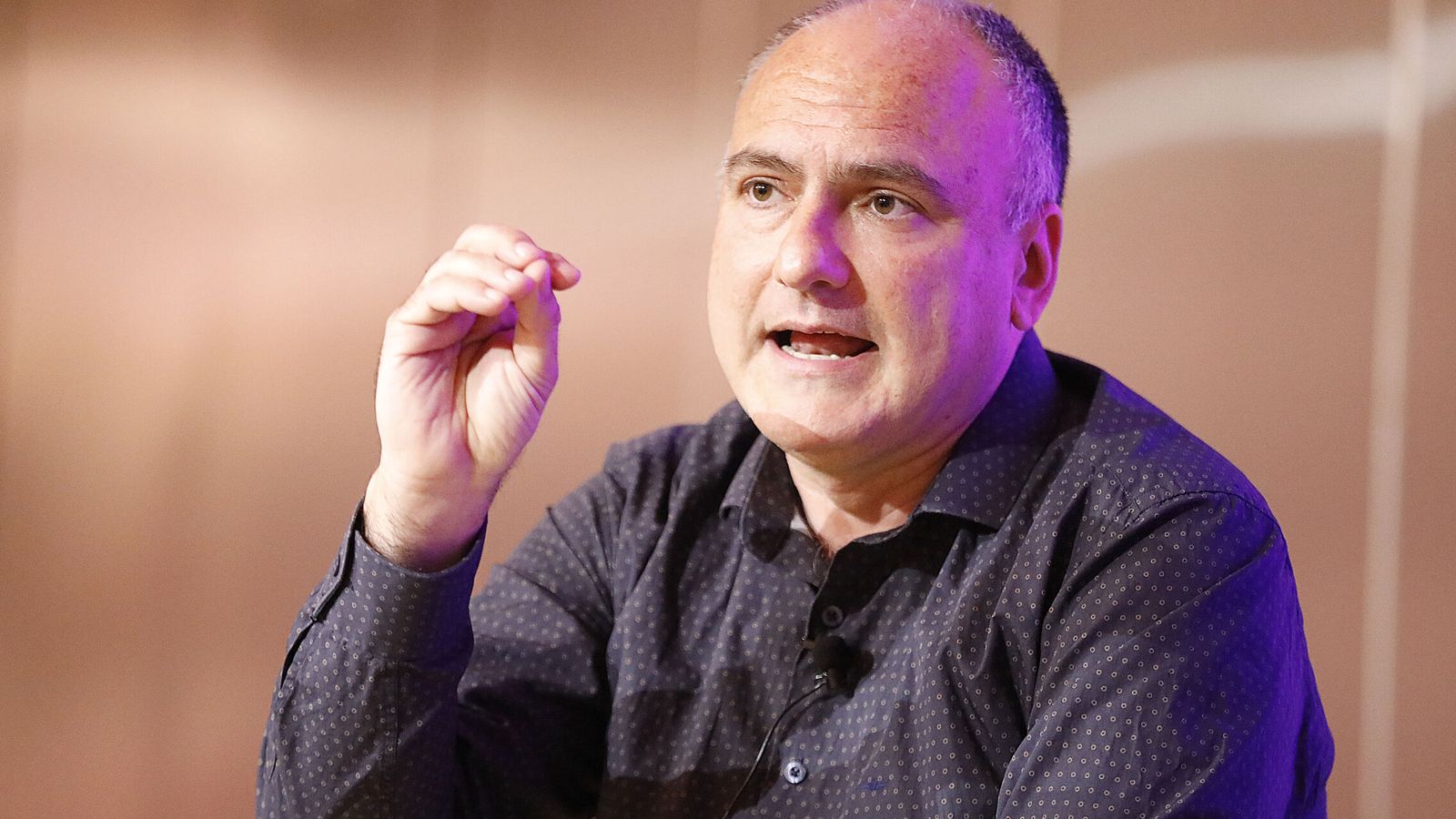 Bernat Castany Prado, el filósofo de la risa: "El humor es el oxígeno de la democracia"