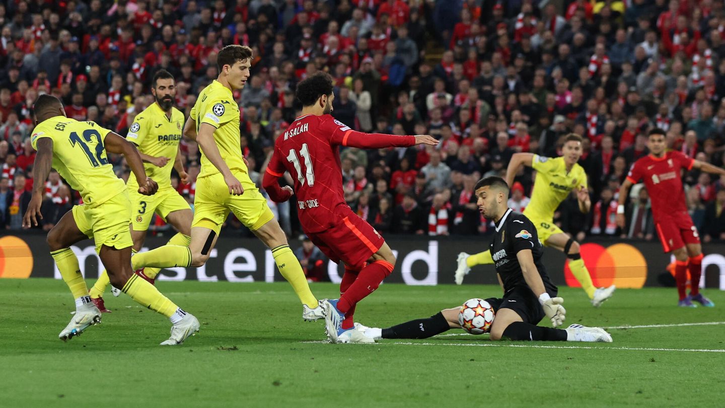 Gerónimo Rulli evita el gol del Liverpool. (Reuters/Phil Noble)