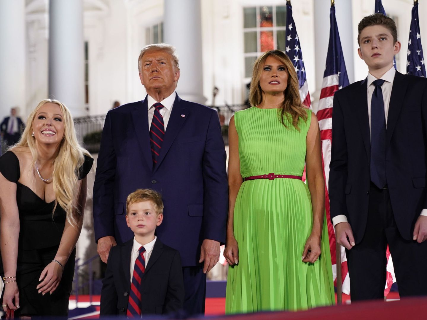 El presidente Donald Trump, con parte de su familia aceptando la nominación republicana para las próximas elecciones. (EFE)