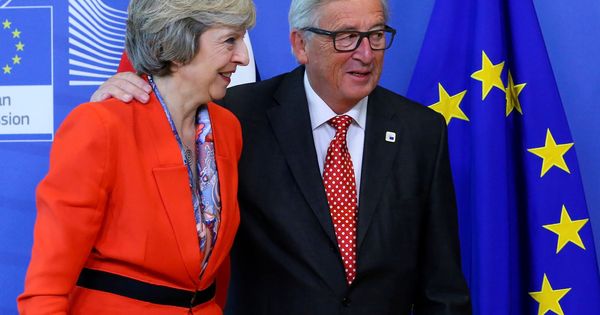 Foto: El presidente de la UE, Jean Claude Juncker junto con la primera ministra británica, Theresa May. (Reuters)