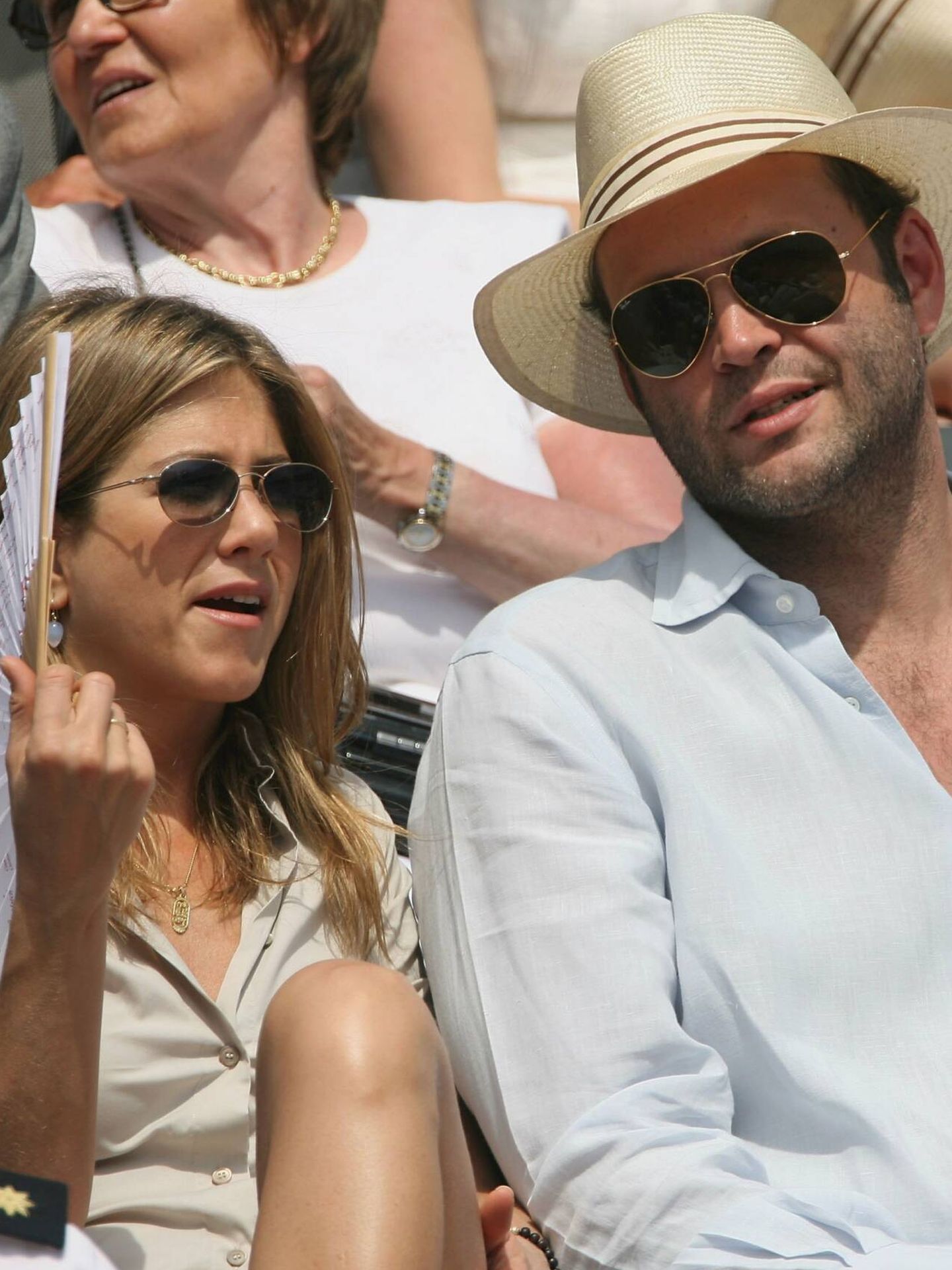 Jennifer Aniston y Vince Vaughn durante el Open de Francia en Roland Garros.  (Getty/Clive Brunskill)