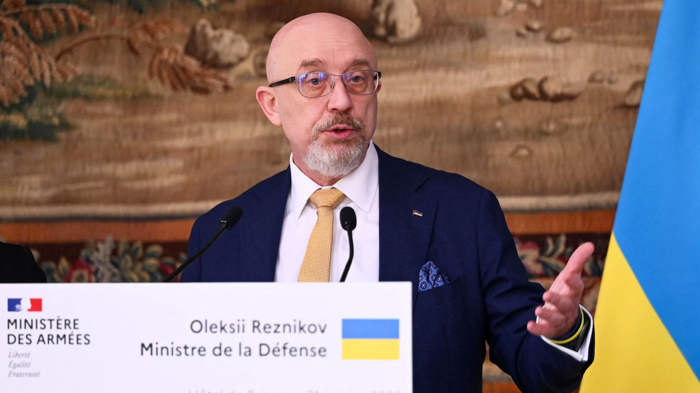 Ukrainian Defence Minister Oleksii Reznikov gestures as he addresses a press conference with French Defence Minister Sebastien Lecornu, as part of Reznikov's official visit, at the Hotel de Brienne, the French Ministry of Armed Forces, in Paris on January 31, 2023. JULIE SEBADELHA Pool via REUTERS