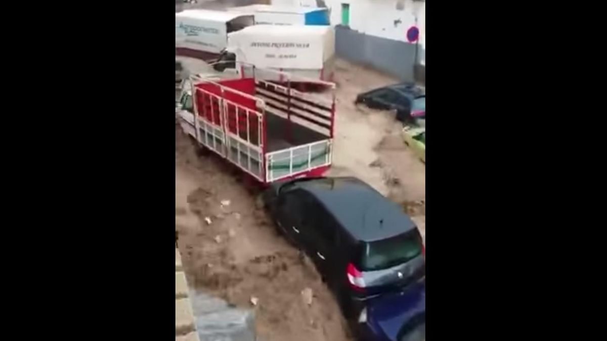 Un hombre muere en Granada tras ser arrastrado su coche por una riada