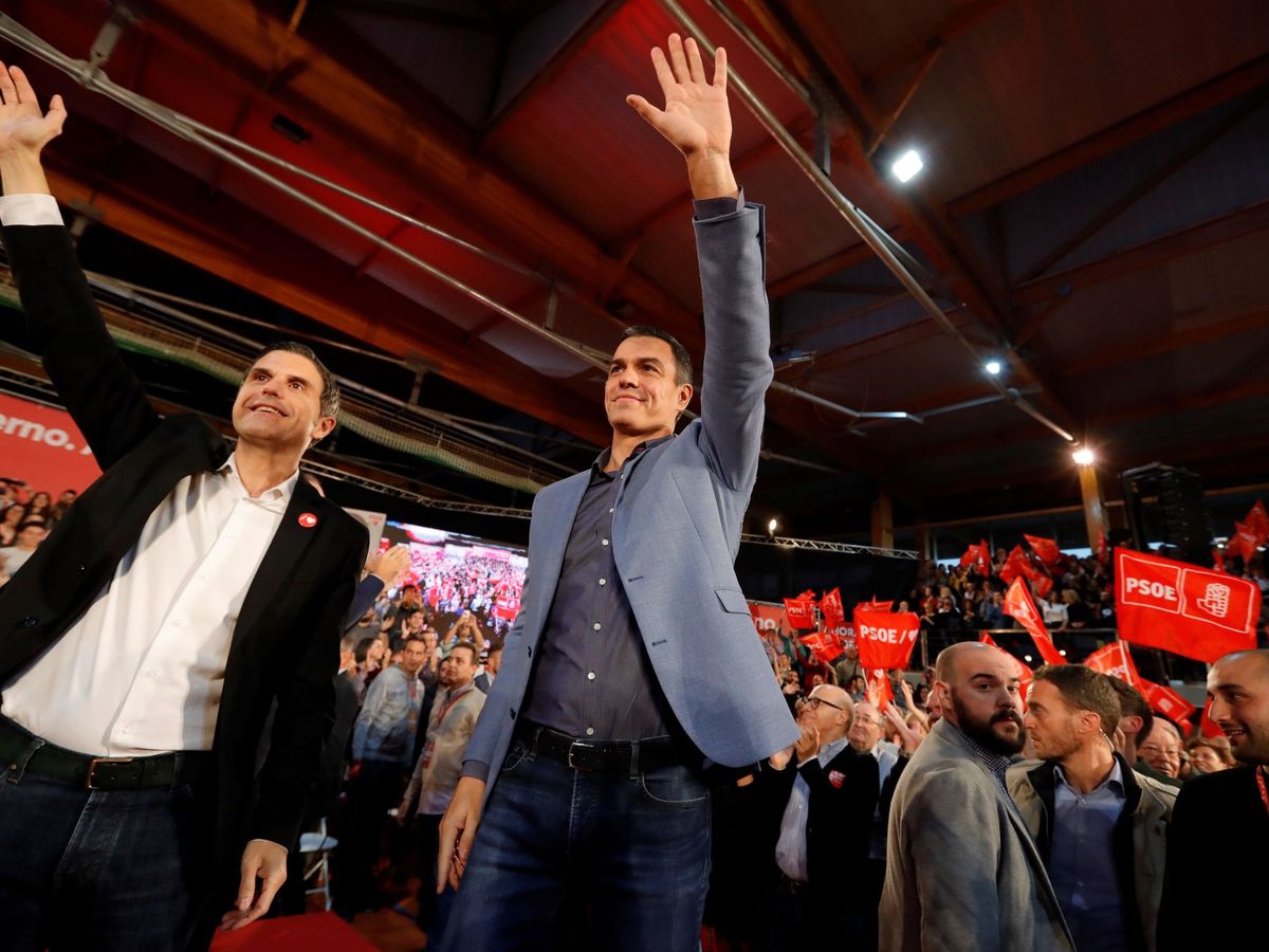 Foto: Javier Rodríguez Palacios junto a Pedro Sánchez durante la pasada campaña electoral. (EFE)
