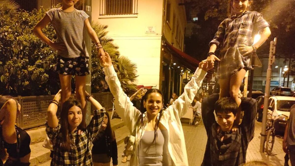 La emotiva sorpresa de Rosalía a unos niños de este barrio de Barcelona