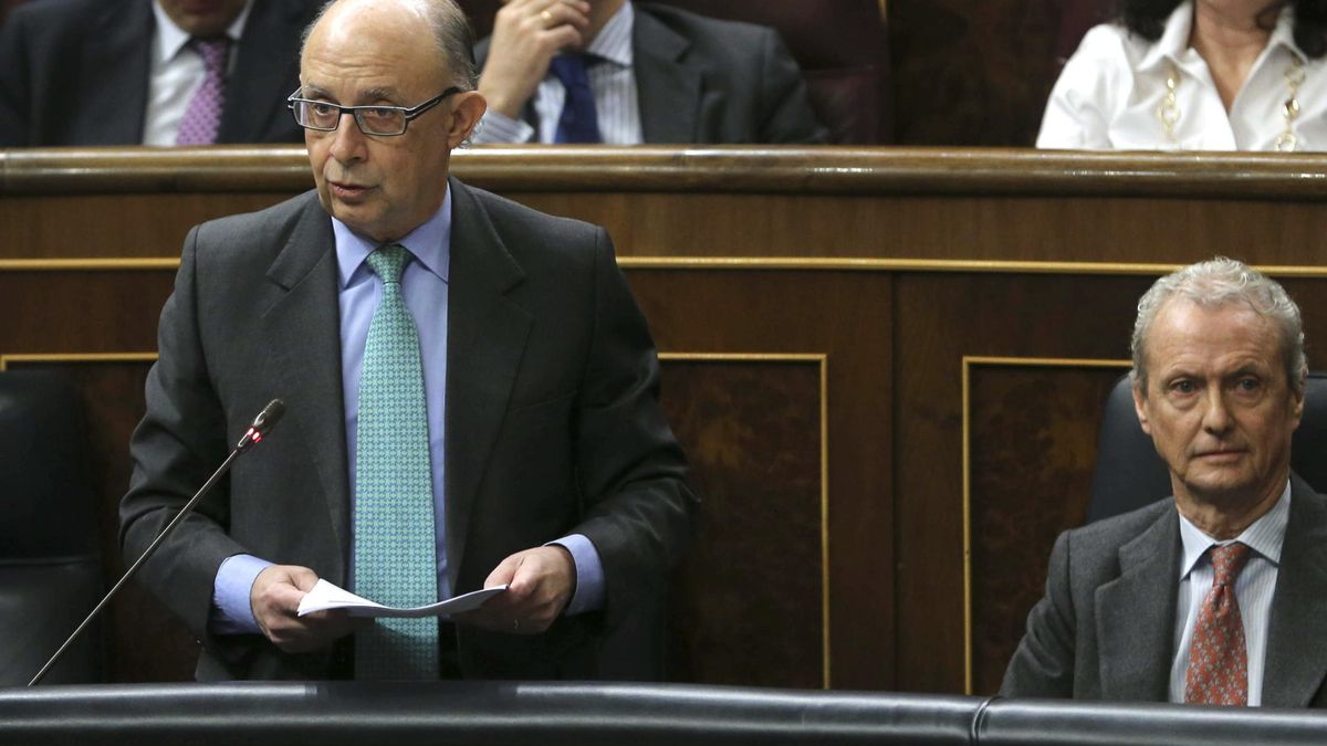 La oposición acusa al ministro Montoro de filtrar datos fiscales con fines políticos