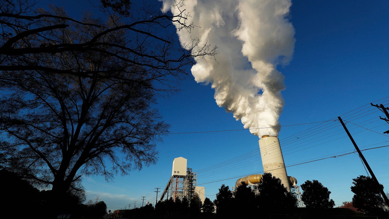 Foto: Imagen de una central de energía en Sherrills Ford, Carolina del Norte. (Reuters)
