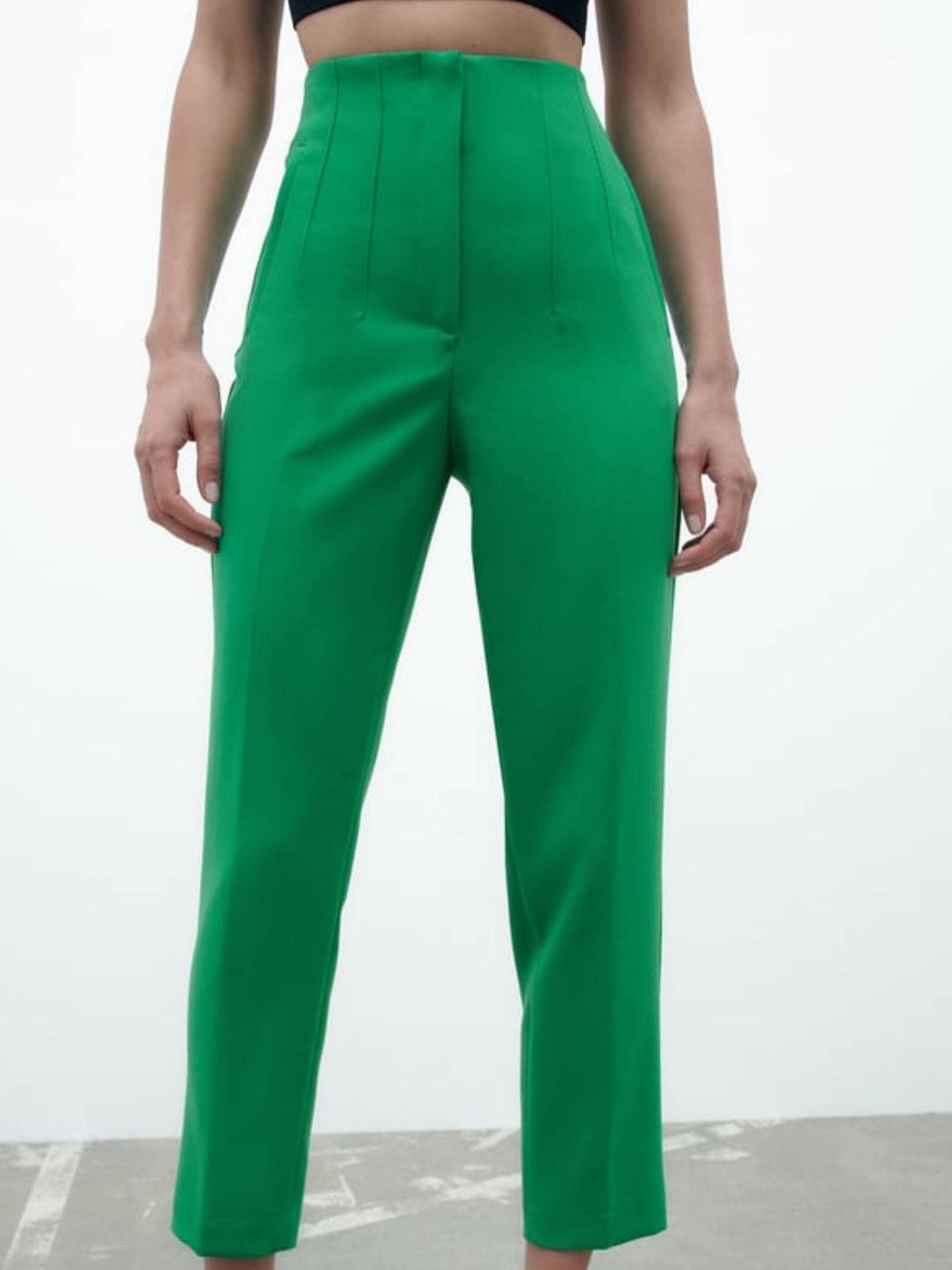 De Zara a H&M: 5 pantalones verdes para recrear el último look de Nuria Roca
