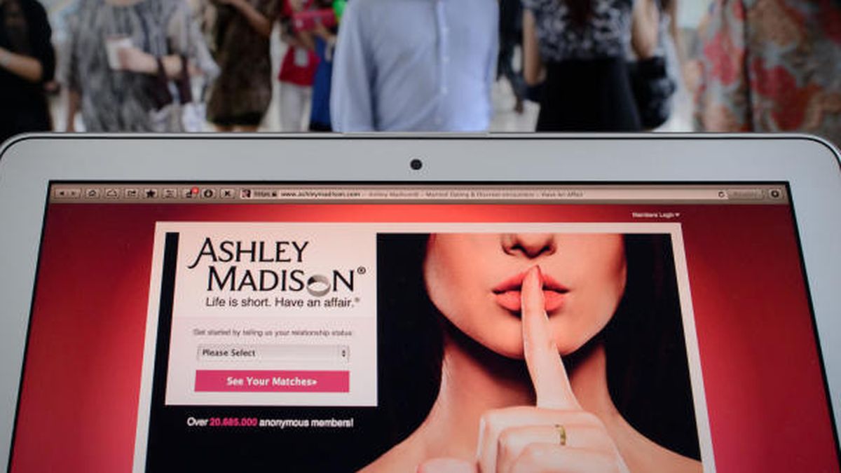 'Hackers' publican los datos de millones de adúlteros de la web Ashley Madison