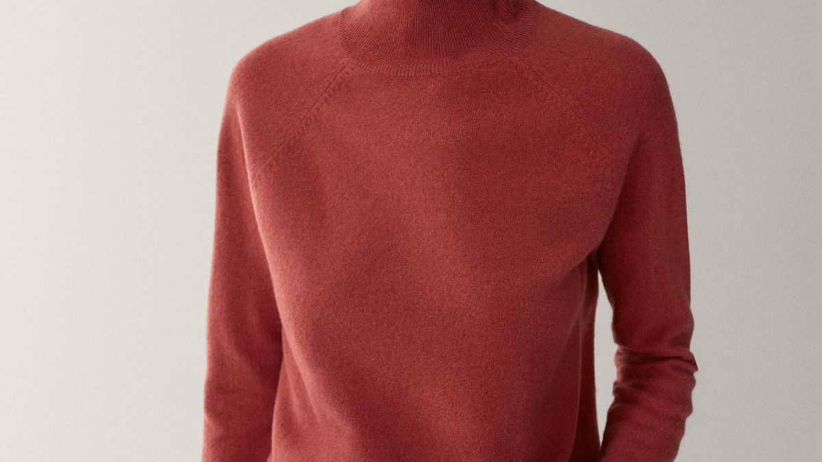 Este jersey de Massimo Dutti demuestra que los colores vivos en invierno realzan tu belleza