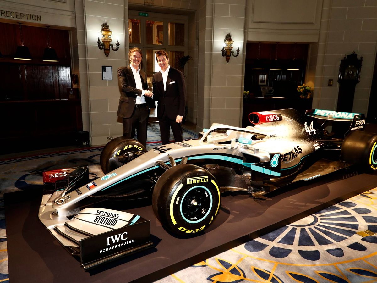 Foto: Toto Wolff y Sir Jim Ratcliffe durante la presentación del acuerdo de patrocinio de INEOS al equipo Mercedes de F1. (Mercedes)