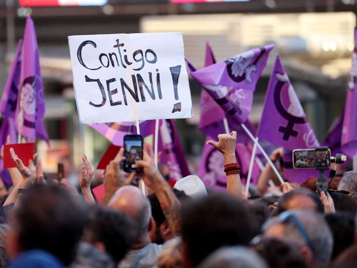 Foto: Concentración en Madrid en apoyo a Jenni Hermoso. (Reuters/Isabel Infantes)