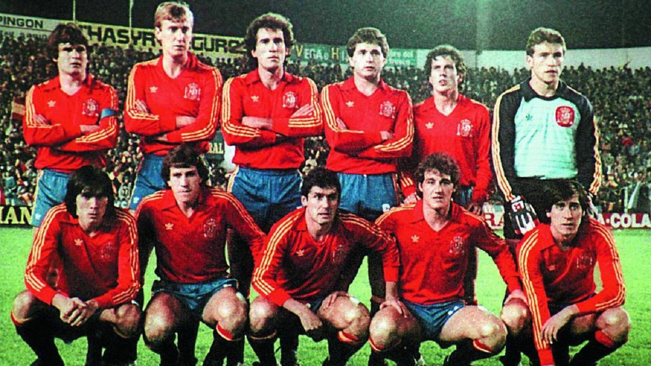 Foto: Señor, segundo de pie por la derecha, en el histórico once de España contra Malta. (CC)