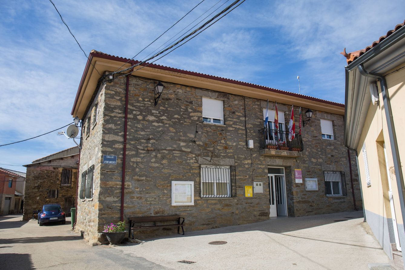 Casa consistorial de Peque, en Zamora. (D.B.)