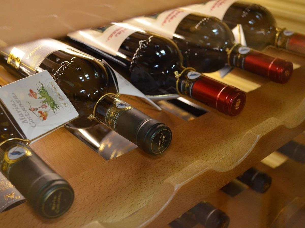 Foto: Vinoteca para 8 vinos a precio rebajado (Pixabay)